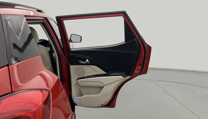 2022 Mahindra XUV300 W8 1.5 DIESEL, Diesel, Manual, 13,218 km, RHS Rear Door