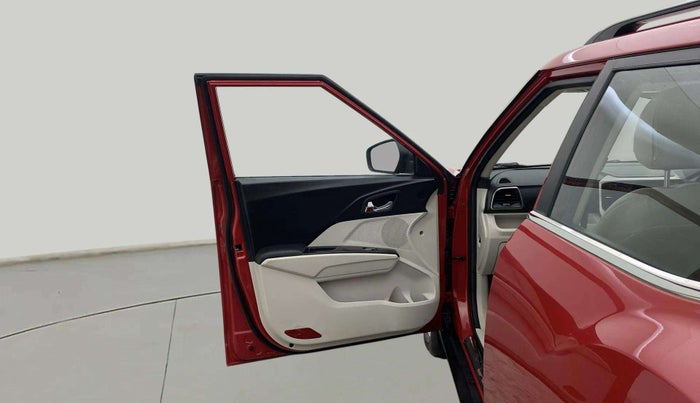 2022 Mahindra XUV300 W8 1.5 DIESEL, Diesel, Manual, 13,218 km, LHS Front Door