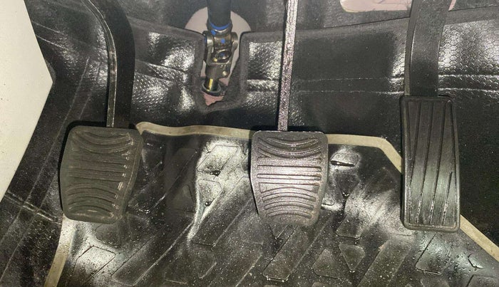 2022 Mahindra XUV300 W8 1.5 DIESEL, Diesel, Manual, 13,218 km, Pedals