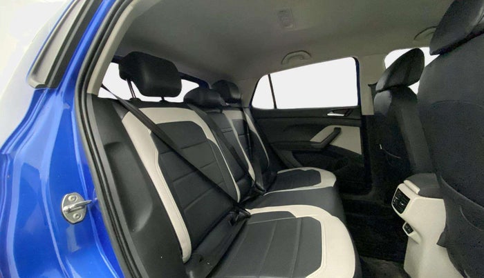 2022 Volkswagen TAIGUN HIGHLINE 1.0 TSI MT, Petrol, Manual, 30,496 km, Right Side Rear Door Cabin