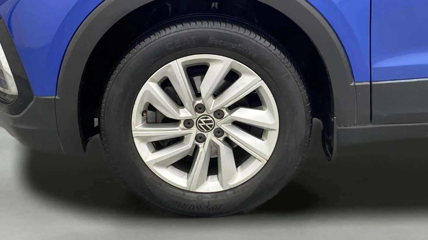 2022 Volkswagen TAIGUN HIGHLINE 1.0 TSI MT, Petrol, Manual, 30,682 km, Left Front Wheel
