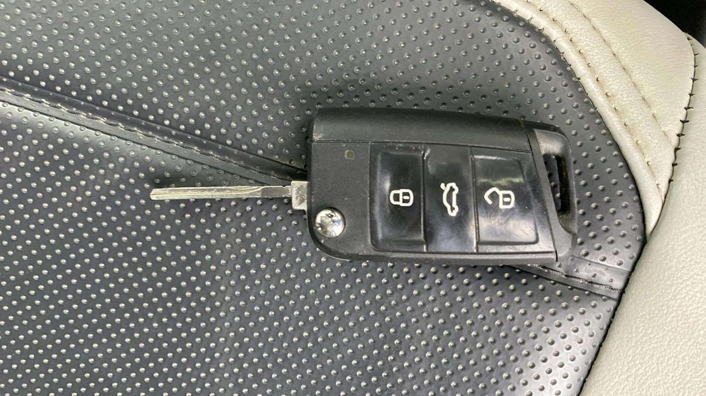 2022 Volkswagen TAIGUN HIGHLINE 1.0 TSI MT, Petrol, Manual, 30,682 km, Key Close Up