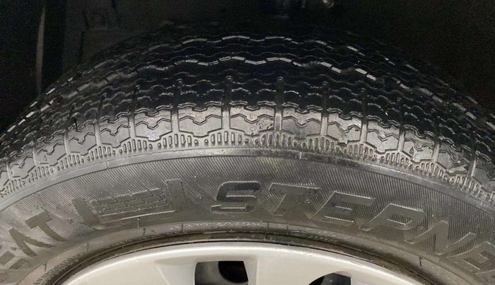 2013 Maruti Ertiga VXI CNG, CNG, Manual, 92,947 km, Left Rear Tyre Tread