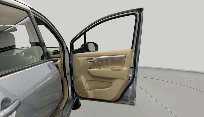 2013 Maruti Ertiga VXI CNG, CNG, Manual, 92,947 km, RHS Front Door