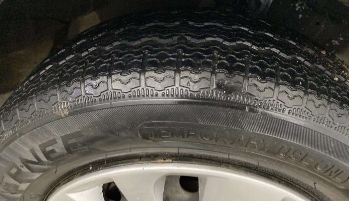 2013 Maruti Ertiga VXI CNG, CNG, Manual, 92,947 km, Right Front Tyre Tread