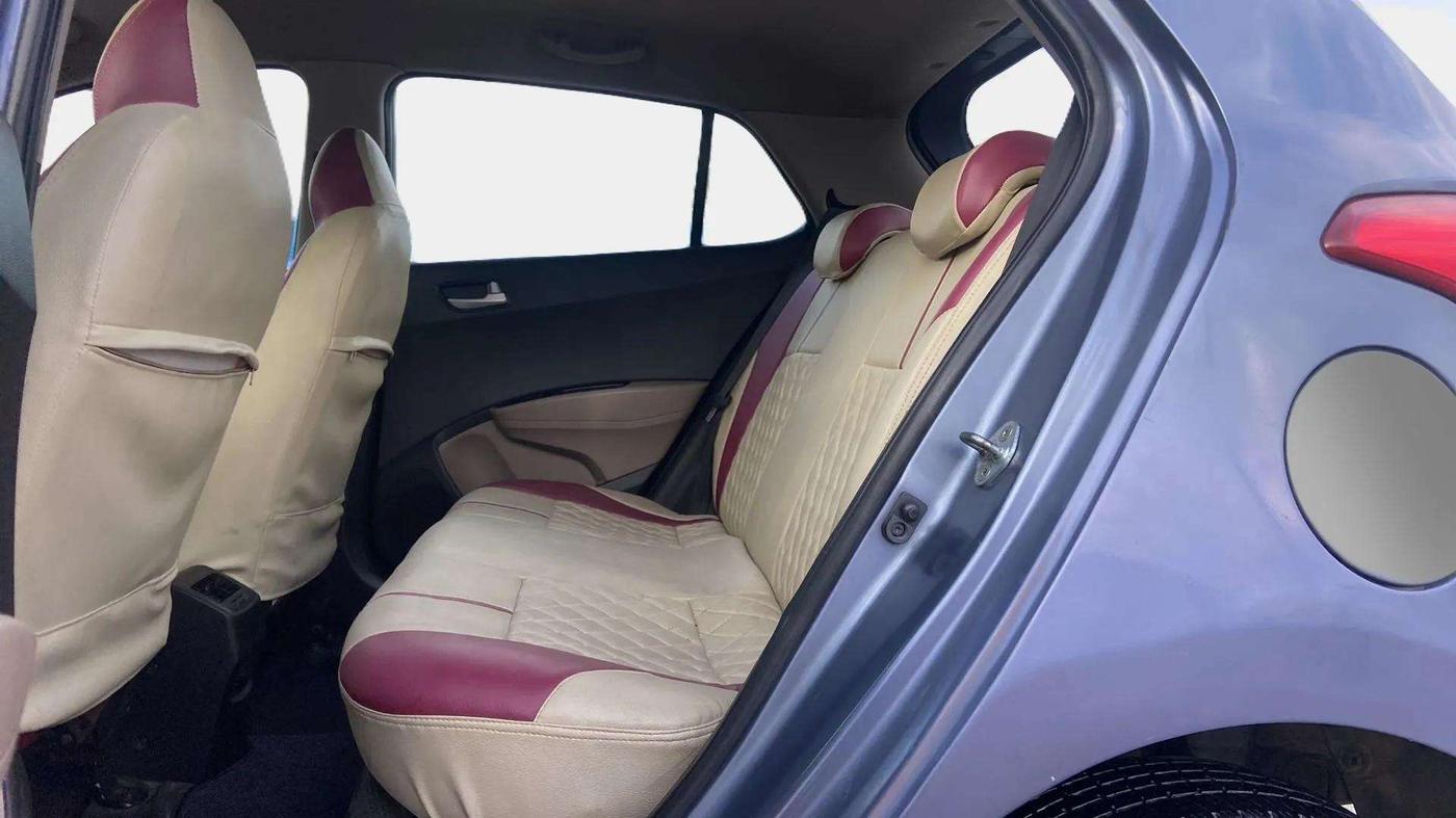 2016 Hyundai Grand i10 ASTA (O) AT 1.2 KAPPA VTVT, Petrol, Automatic, 76,894 km, Right Side Rear Door Cabin