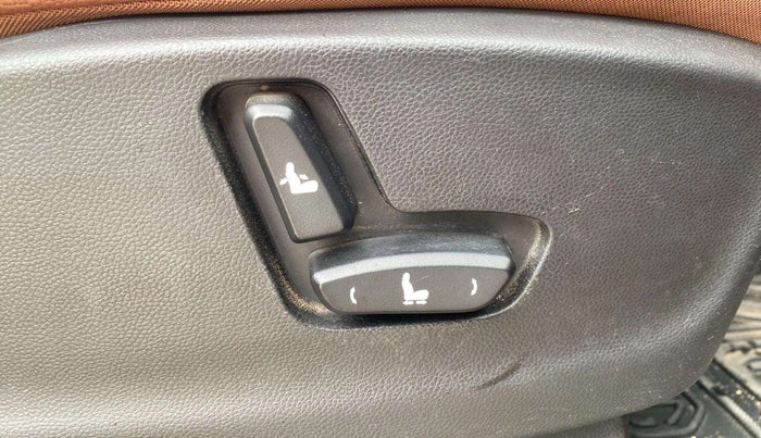 2021 MG HECTOR PLUS SHARP 1.5 PETROL TURBO CVT 6-STR, Petrol, Automatic, 38,500 km, Driver Side Adjustment Panel