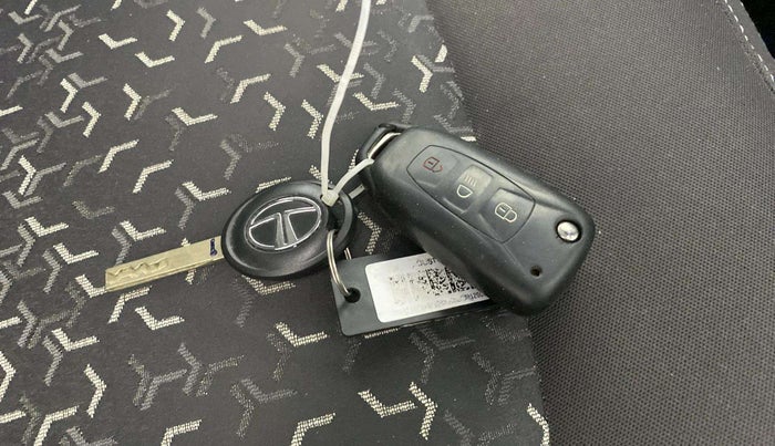 2020 Tata Tiago XZA PLUS PETROL, Petrol, Automatic, 43,215 km, Key Close Up