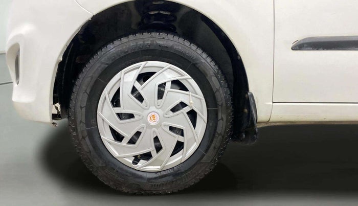 2013 Hyundai i10 MAGNA 1.1, CNG, Manual, 67,210 km, Left Front Wheel