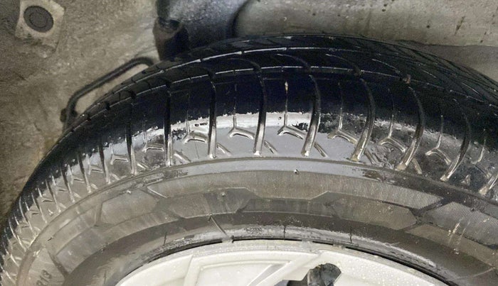2013 Hyundai i10 MAGNA 1.1, CNG, Manual, 67,210 km, Right Rear Tyre Tread