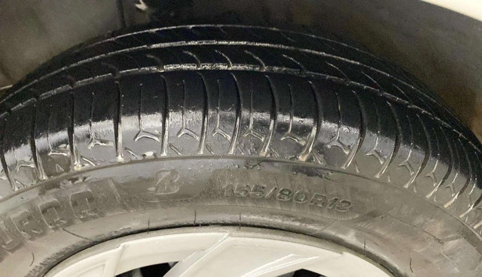 2013 Hyundai i10 MAGNA 1.1, CNG, Manual, 67,210 km, Left Rear Tyre Tread