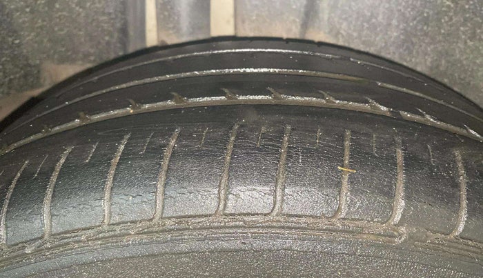 2016 Maruti Ciaz ZXI AT, Petrol, Automatic, 81,922 km, Right Rear Tyre Tread