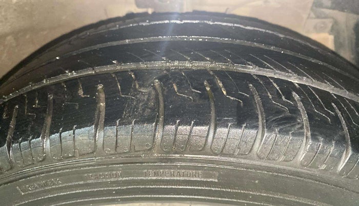 2016 Maruti Ciaz ZXI AT, Petrol, Automatic, 81,922 km, Right Front Tyre Tread