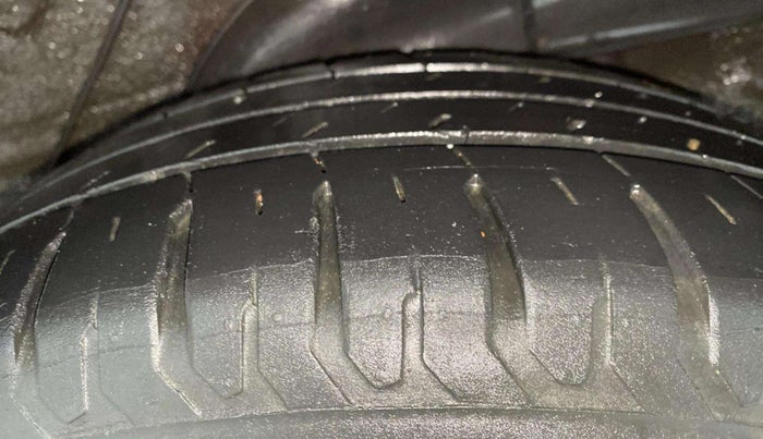 2015 Hyundai Verna FLUIDIC 4S 1.6 VTVT SX, Petrol, Manual, 79,336 km, Left Rear Tyre Tread