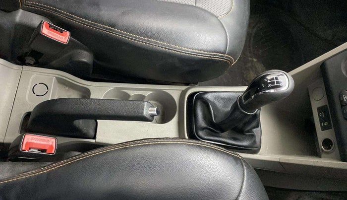 2018 Tata Tiago WIZZ EDITION PETROL, Petrol, Manual, 32,885 km, Gear Lever