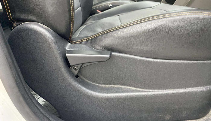 2018 Tata Tiago WIZZ EDITION PETROL, Petrol, Manual, 32,885 km, Driver Side Adjustment Panel