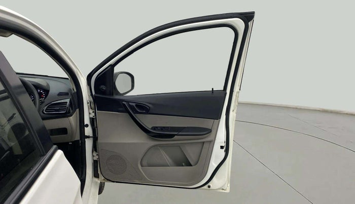 2018 Tata Tiago WIZZ EDITION PETROL, Petrol, Manual, 32,885 km, RHS Front Door