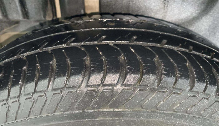 2013 Maruti Swift Dzire VXI, Petrol, Manual, 20,300 km, Right Rear Tyre Tread