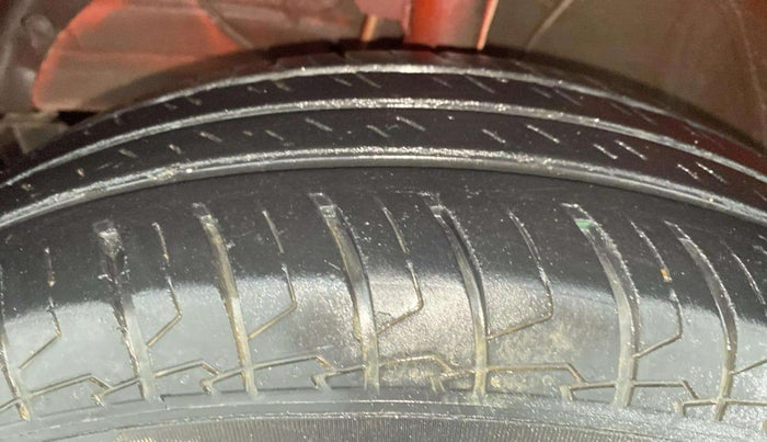 2021 Maruti Swift VXI, Petrol, Manual, 63,536 km, Left Front Tyre Tread
