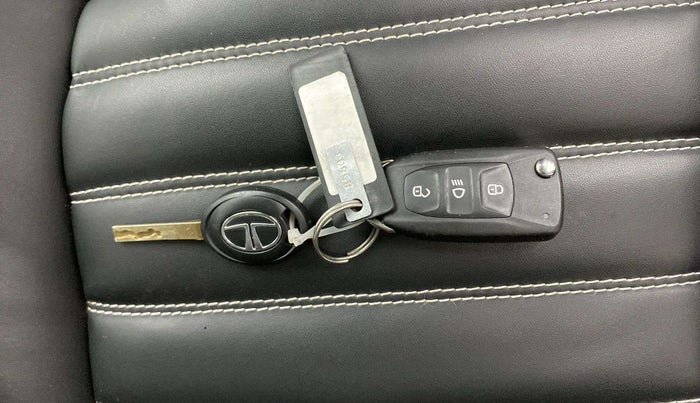 2023 Tata NEXON XM PETROL, Petrol, Manual, 22,605 km, Key Close Up