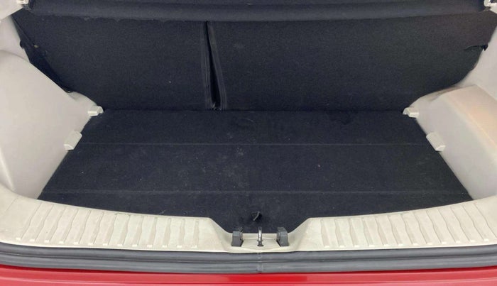 2019 Mahindra XUV300 W8 1.2 PETROL, Petrol, Manual, 31,640 km, Boot Inside