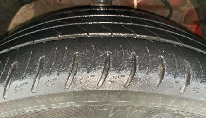 2019 Mahindra XUV300 W8 1.2 PETROL, Petrol, Manual, 31,640 km, Right Front Tyre Tread