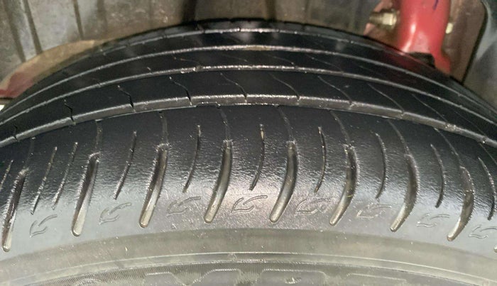 2019 Mahindra XUV300 W8 1.2 PETROL, Petrol, Manual, 31,640 km, Right Rear Tyre Tread