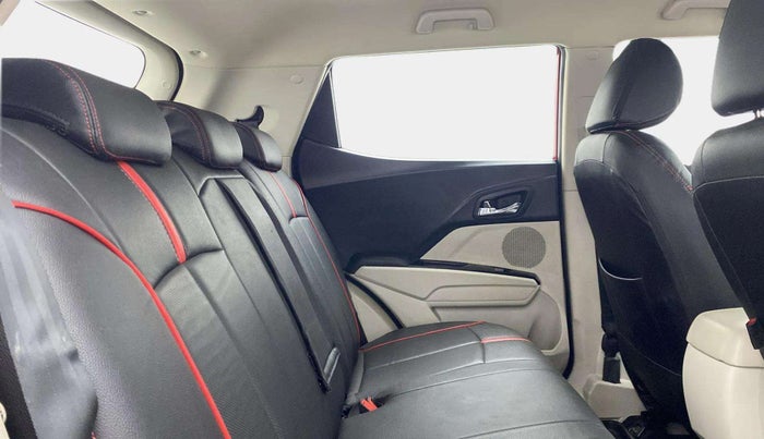 2019 Mahindra XUV300 W8 1.2 PETROL, Petrol, Manual, 31,640 km, Right Side Rear Door Cabin