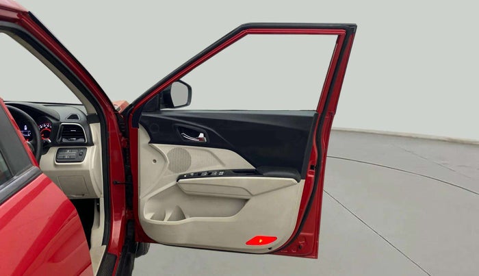 2019 Mahindra XUV300 W8 1.2 PETROL, Petrol, Manual, 31,640 km, RHS Front Door