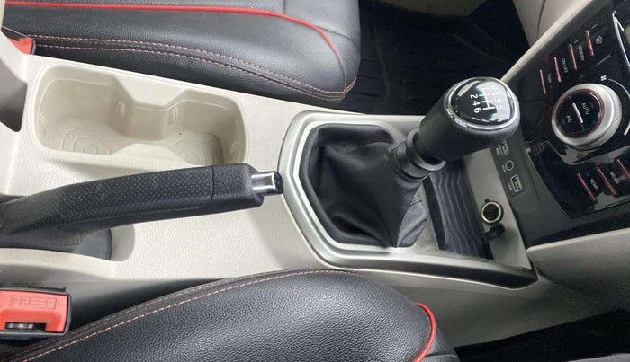 2019 Mahindra XUV300 W8 1.2 PETROL, Petrol, Manual, 31,640 km, Gear Lever