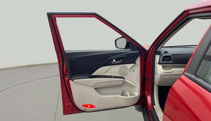 2019 Mahindra XUV300 W8 1.2 PETROL, Petrol, Manual, 31,640 km, LHS Front Door