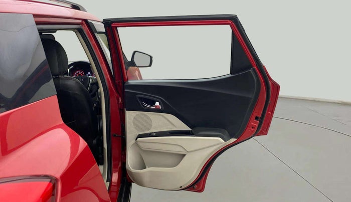2019 Mahindra XUV300 W8 1.2 PETROL, Petrol, Manual, 31,640 km, RHS Rear Door