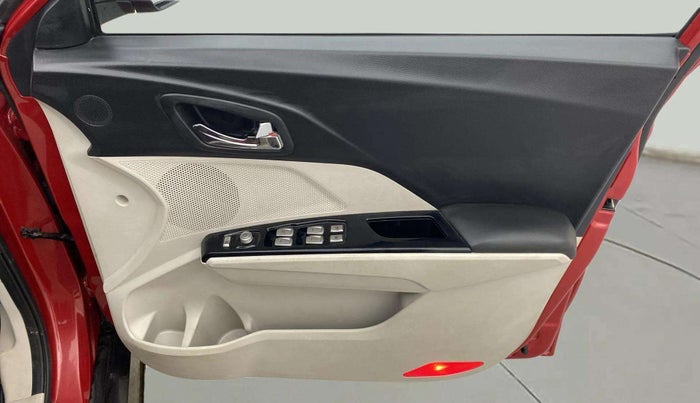 2019 Mahindra XUV300 W8 1.2 PETROL, Petrol, Manual, 31,640 km, Driver Side Door Panels Control