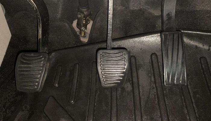 2019 Mahindra XUV300 W8 1.2 PETROL, Petrol, Manual, 31,640 km, Pedals