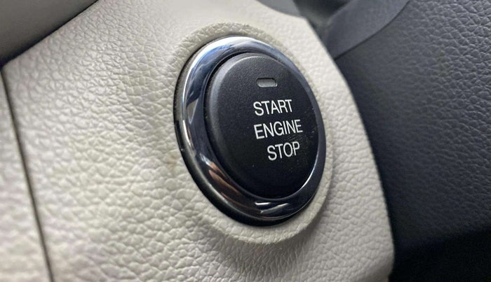 2019 Mahindra XUV300 W8 1.2 PETROL, Petrol, Manual, 31,640 km, Keyless Start/ Stop Button