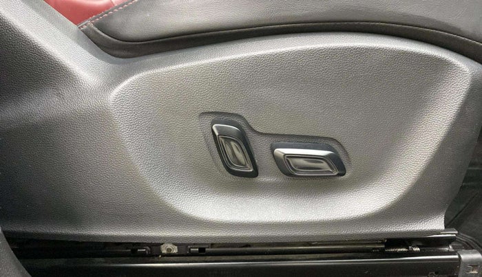 2022 MG ASTOR SAVVY 1.5 CVT S RED, Petrol, Automatic, 32,138 km, Driver Side Adjustment Panel