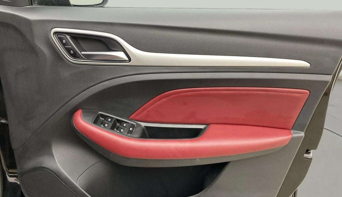 2022 MG ASTOR SAVVY 1.5 CVT S RED, Petrol, Automatic, 32,138 km, Driver Side Door Panels Control