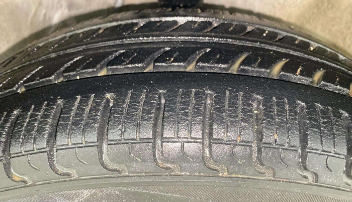 2015 Maruti Alto K10 VXI, Petrol, Manual, 55,195 km, Right Front Tyre Tread