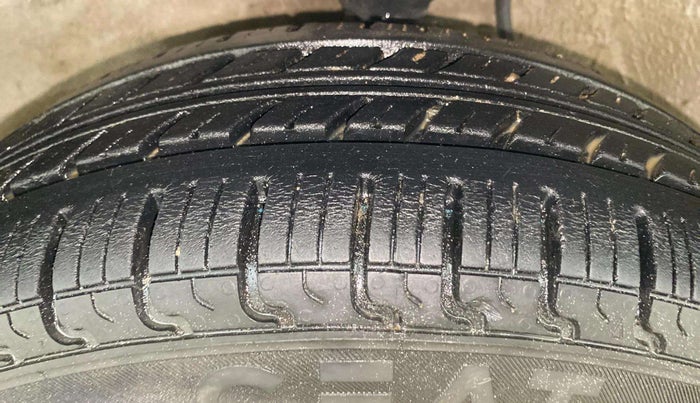 2015 Maruti Alto K10 VXI, Petrol, Manual, 55,195 km, Left Front Tyre Tread