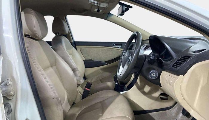 2013 Hyundai Verna FLUIDIC 1.6 VTVT SX, Petrol, Manual, 82,589 km, Right Side Front Door Cabin