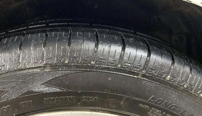 2013 Hyundai Verna FLUIDIC 1.6 VTVT SX, Petrol, Manual, 82,589 km, Right Front Tyre Tread