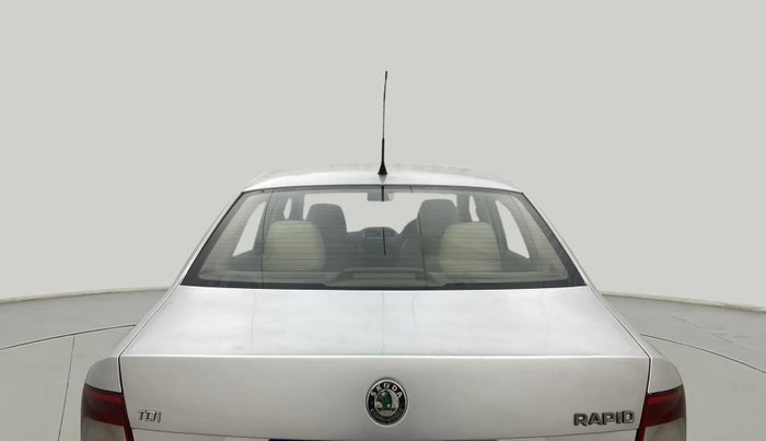 2013 Skoda Rapid ELEGANCE 1.6 TDI CR MT, Diesel, Manual, 1,29,133 km, Rear Windshield