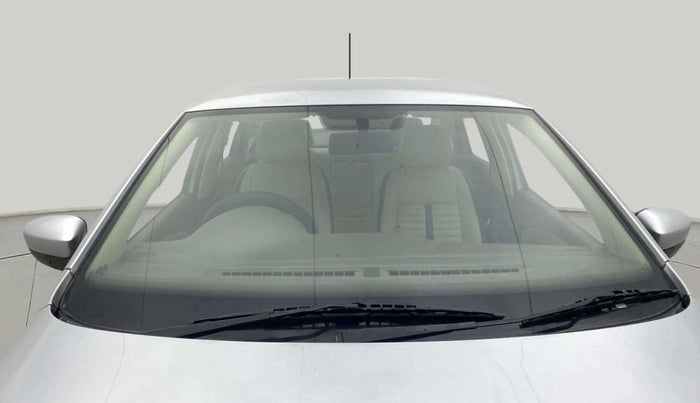 2013 Skoda Rapid ELEGANCE 1.6 TDI CR MT, Diesel, Manual, 1,29,133 km, Front Windshield