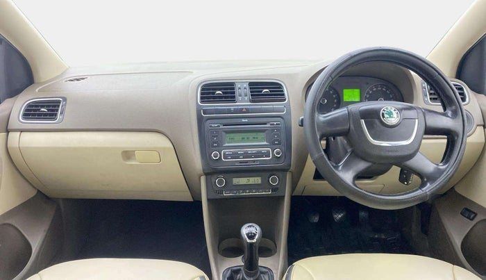 2013 Skoda Rapid ELEGANCE 1.6 TDI CR MT, Diesel, Manual, 1,29,133 km, Dashboard