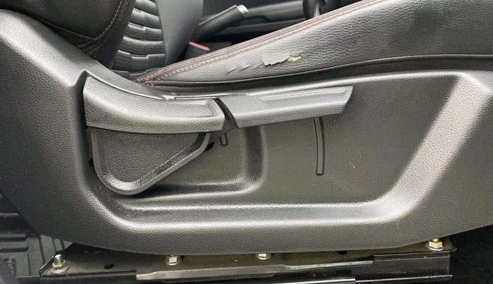 2021 KIA SONET GTX PLUS 1.0 IMT, Petrol, Manual, 29,387 km, Driver Side Adjustment Panel
