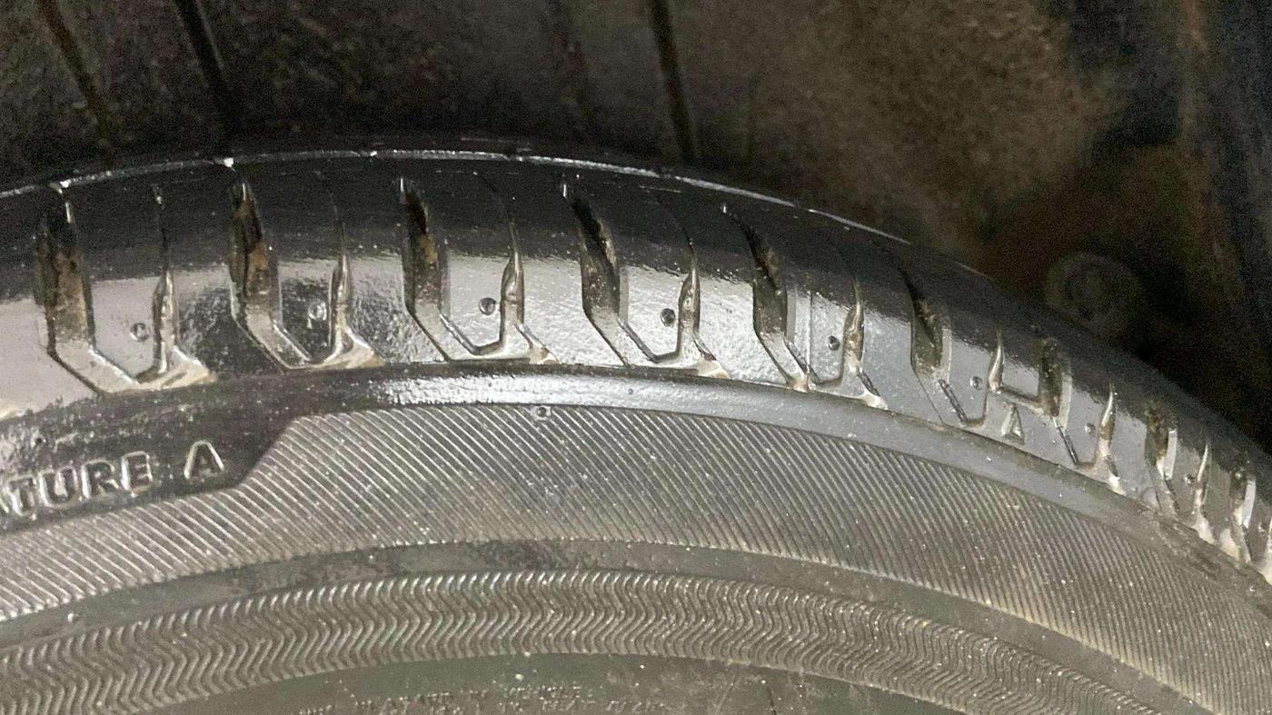 2022 Maruti Ertiga ZXI+ AT SHVS, Petrol, Automatic, 13,890 km, Right Rear Tyre Tread