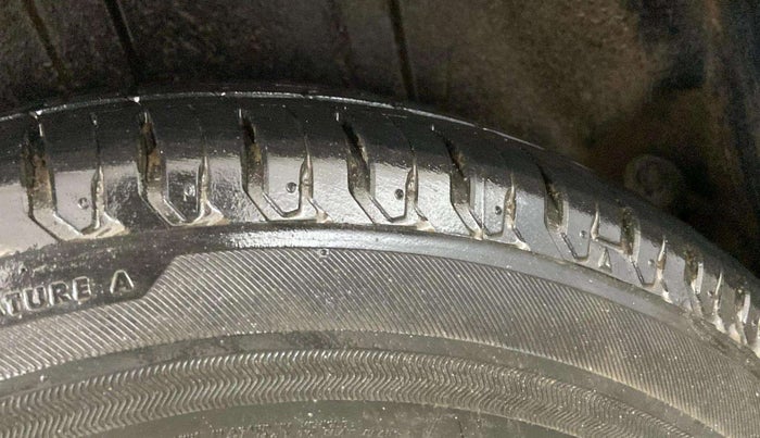 2022 Maruti Ertiga ZXI+ AT SHVS, Petrol, Automatic, 13,890 km, Right Rear Tyre Tread