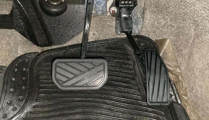 2022 Maruti Ertiga ZXI+ AT SHVS, Petrol, Automatic, 13,890 km, Pedals