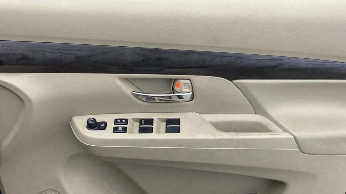 2022 Maruti Ertiga ZXI+ AT SHVS, Petrol, Automatic, 13,890 km, Driver Side Door Panels Control