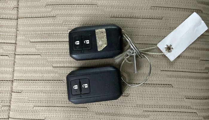 2022 Maruti Ertiga ZXI+ AT SHVS, Petrol, Automatic, 13,890 km, Key Close Up